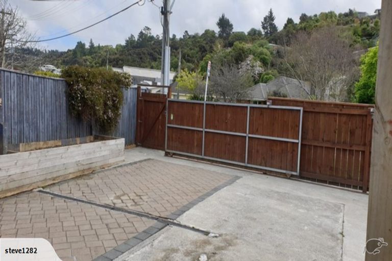Photo of property in 52 Stokes Valley Road, Stokes Valley, Lower Hutt, 5019