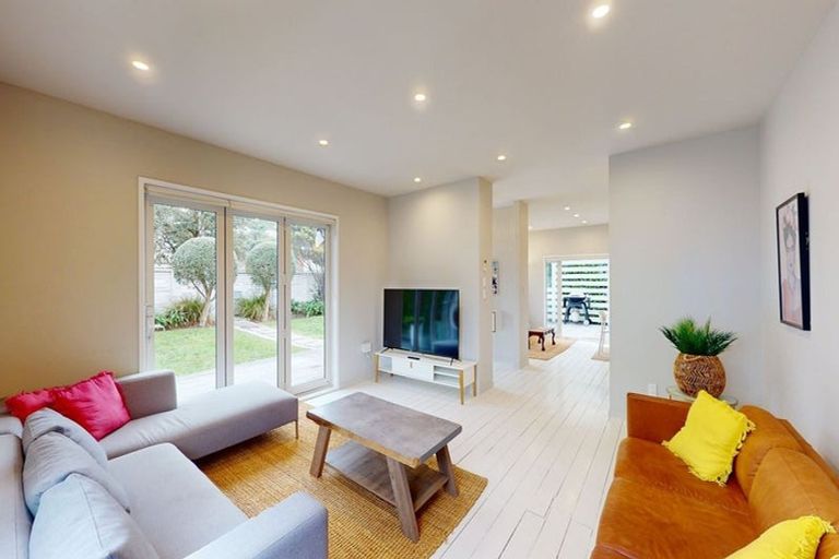 Photo of property in 143 Derwent Street, Island Bay, Wellington, 6023