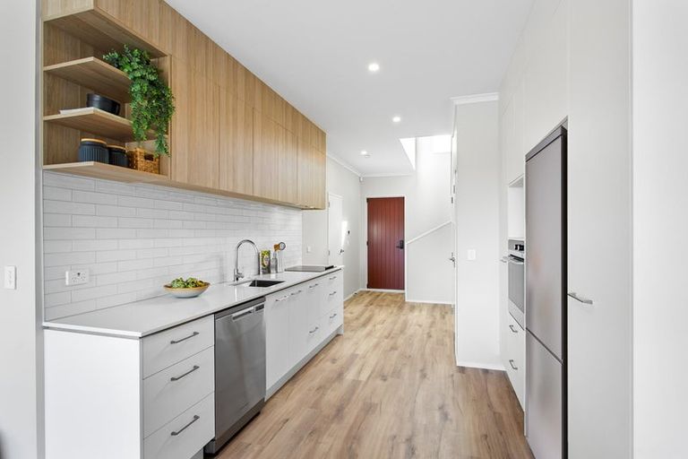 Photo of property in 27 William Calvert Drive, Swanson, Auckland, 0614