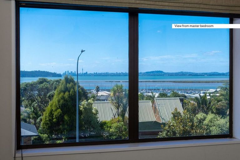 Photo of property in 147 Wiseley Road, West Harbour, Auckland, 0618