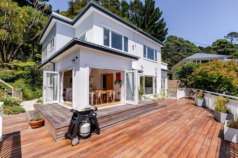 Photo of property in 31 Walter Road, Lowry Bay, Lower Hutt, 5013