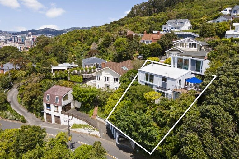 Photo of property in 15 Wadestown Road, Wadestown, Wellington, 6012