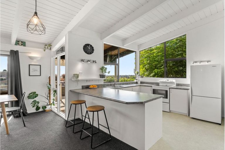 Photo of property in 30 Whangaparaoa Road, Red Beach, 0932