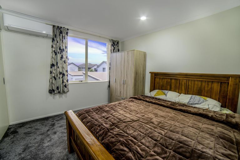 Photo of property in 16 Reins Road, Takanini, 2112