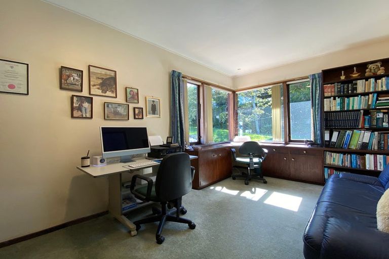 Photo of property in 18 Burford Place, Mellons Bay, Auckland, 2014