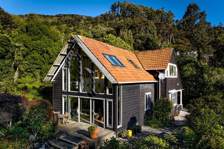 Photo of property in 41 Kotari Road, Days Bay, Lower Hutt, 5013