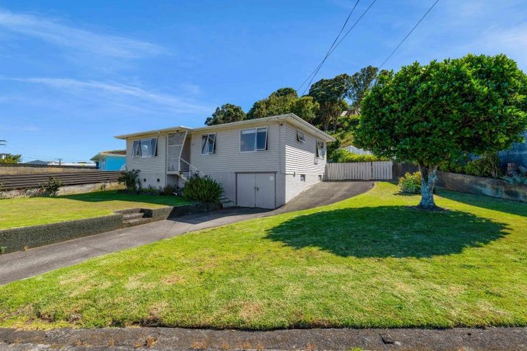 Photo of property in 29 Simons Street, Moturoa, New Plymouth, 4310