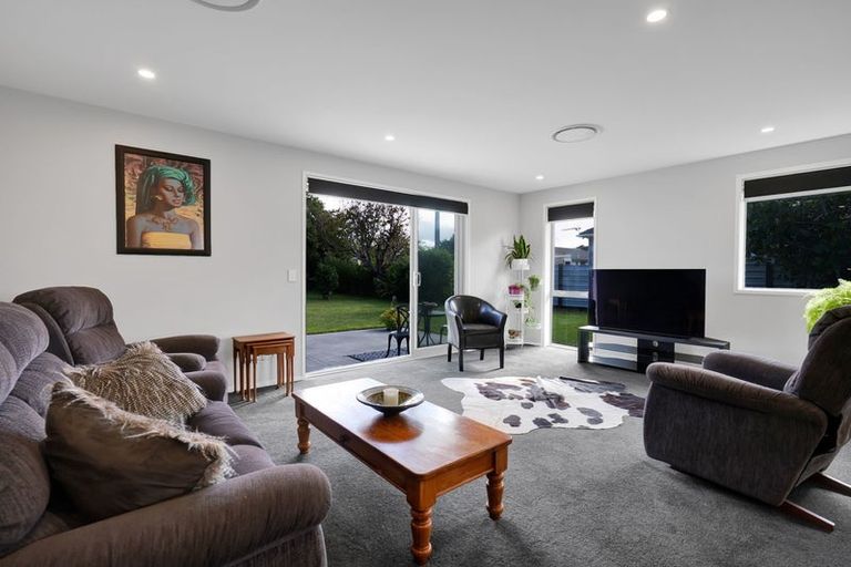 Photo of property in 7 Robbins Crescent, Hawera, 4610