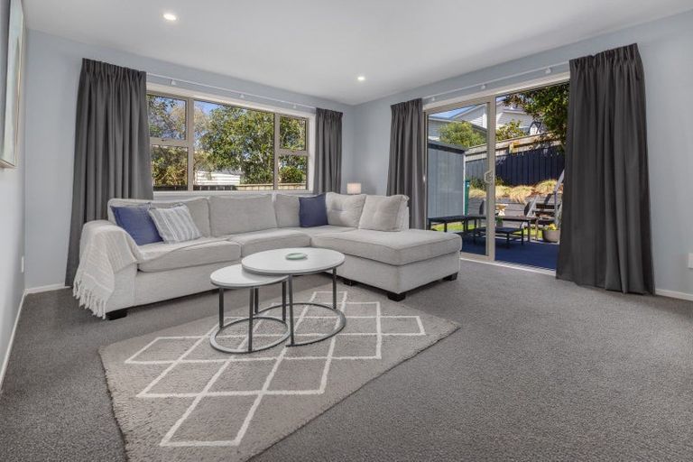 Photo of property in 8 Kaweka Close, Aotea, Porirua, 5024