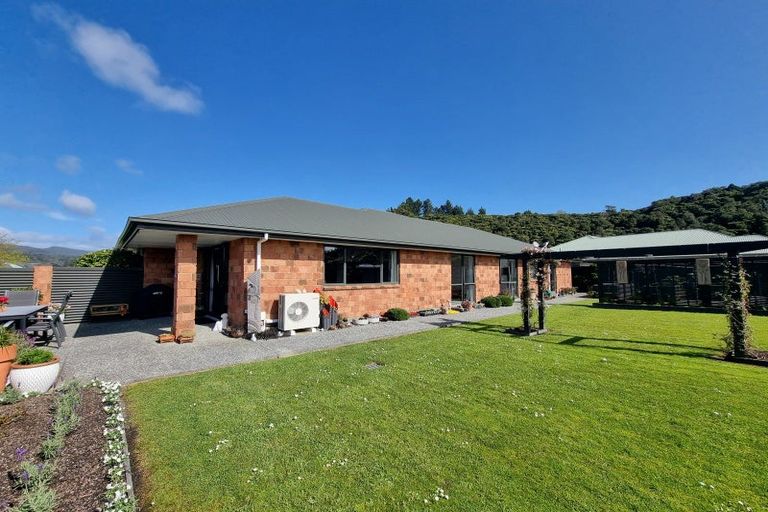 Photo of property in 10 Westvale Drive, Greymouth, 7805