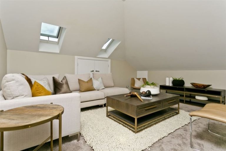 Photo of property in 55 Hartway Grove, Coatesville, 0792