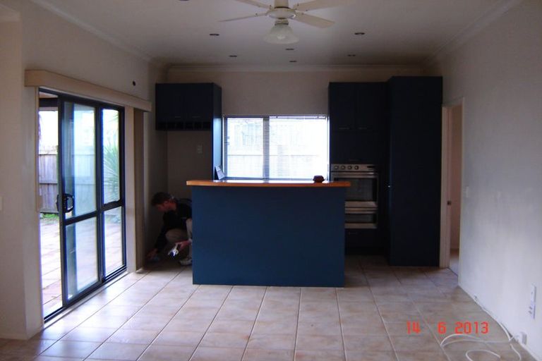 Photo of property in 76 Edgewater Drive, Pakuranga, Auckland, 2010