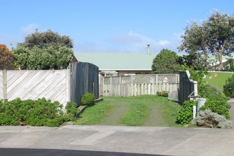 Photo of property in 14 Tobys Way, Waikanae Beach, Waikanae, 5036