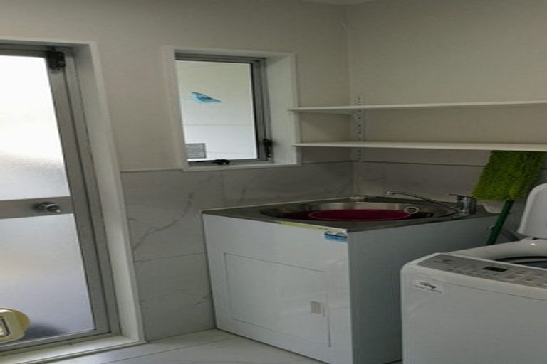 Photo of property in 1/41 Yeovil Road, Te Atatu Peninsula, Auckland, 0610