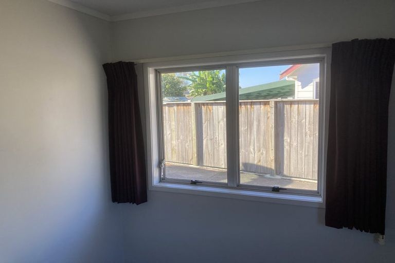 Photo of property in 98 Oakfield Crescent, Pukete, Hamilton, 3200