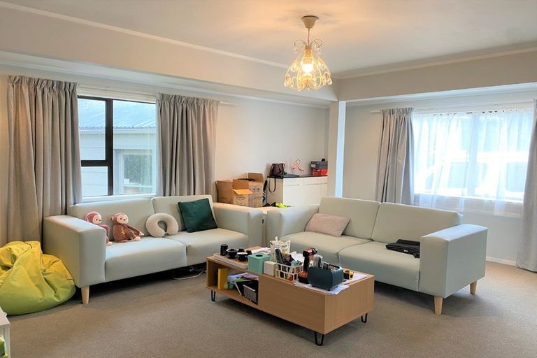 Photo of property in 2 Bradbury Road, Botany Downs, Auckland, 2010