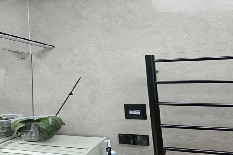 Photo of property in 2/99 Konini Road, Titirangi, Auckland, 0604