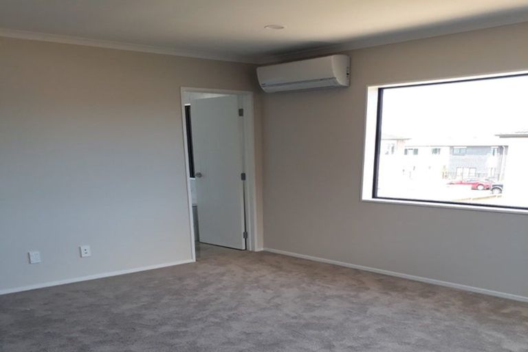 Photo of property in 13 Casheltown Way, Flat Bush, Auckland, 2019