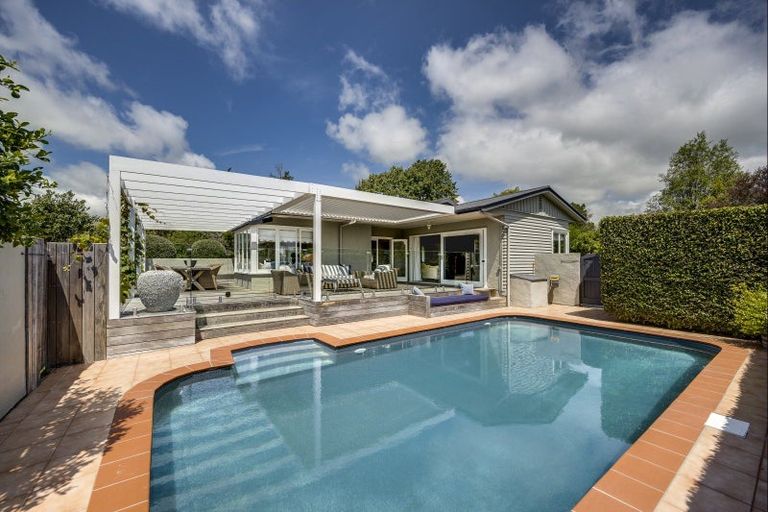 Photo of property in 16 Kopanga Road, Havelock North, 4130