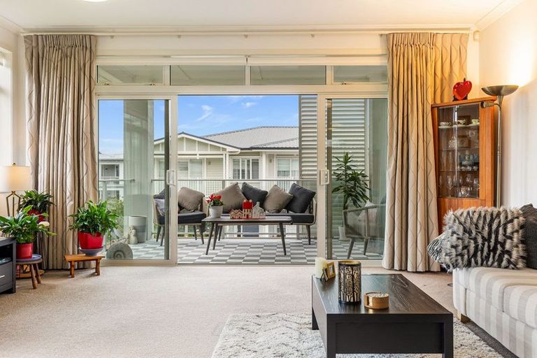 Photo of property in 1 Park Lane, Orewa, 0931