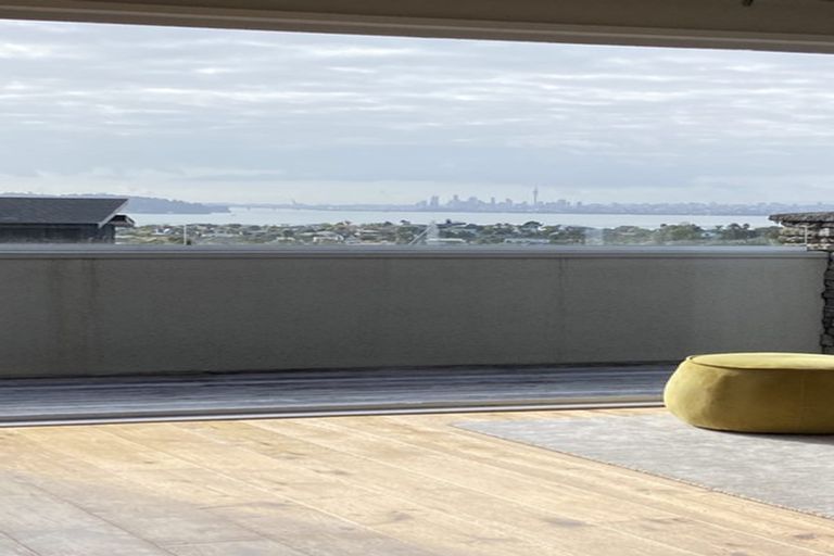 Photo of property in 26 Bernleigh Terrace, West Harbour, Auckland, 0618