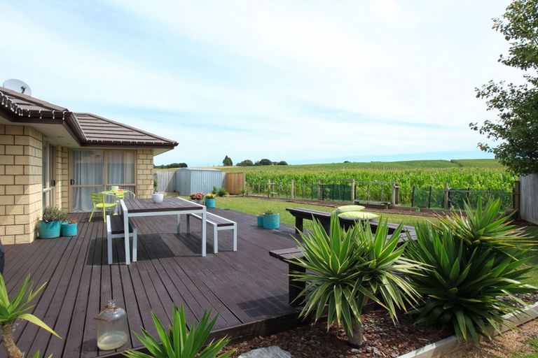 Photo of property in 24 Breaker Grove, Waiuku, 2123