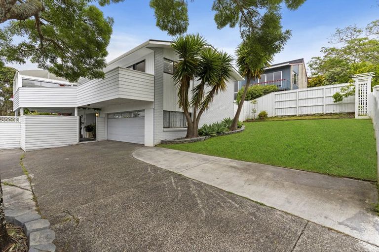Photo of property in 6 Valdese Rise, Browns Bay, Auckland, 0630