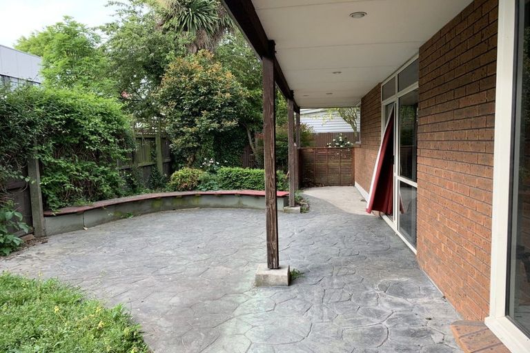 Photo of property in 1/15 Memorial Avenue, Ilam, Christchurch, 8053