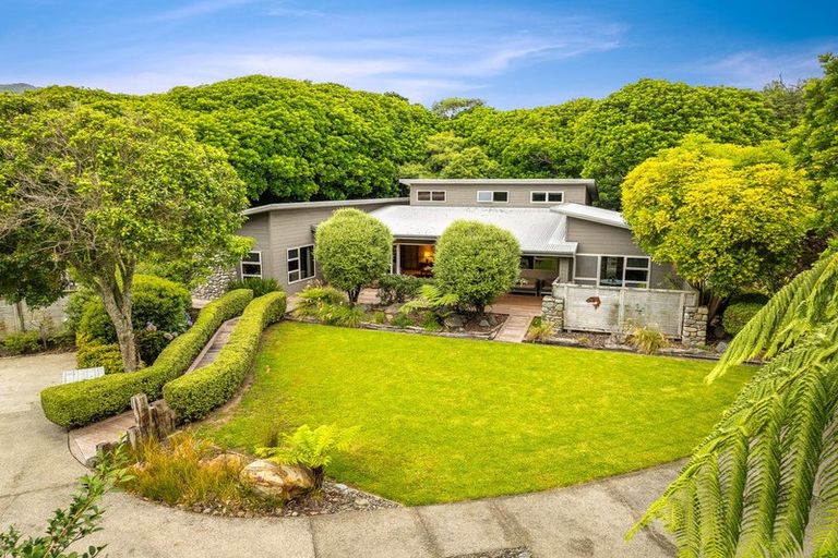 Photo of property in 54 Kohekohe Road, Waikanae, 5036