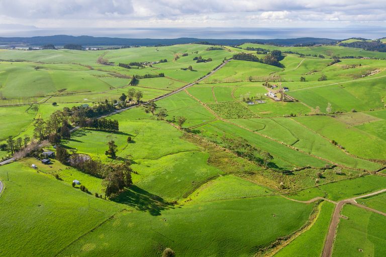 Photo of property in 84 Ocean View Road, Northcote, Auckland, 0627