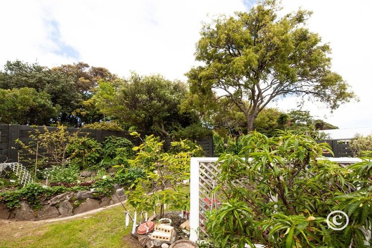 Photo of property in 100 Churton Drive, Churton Park, Wellington, 6037