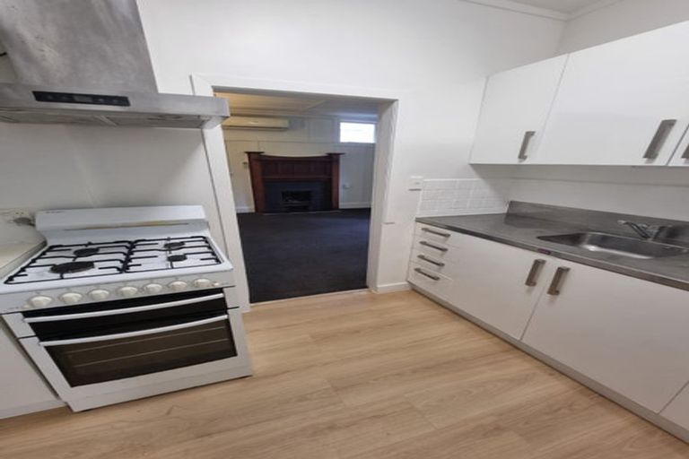 Photo of property in 104 Glenmore Street, Northland, Wellington, 6012