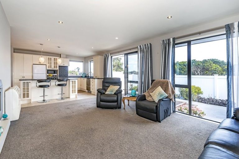 Photo of property in 10 Radiata Avenue, Parklands, Christchurch, 8083