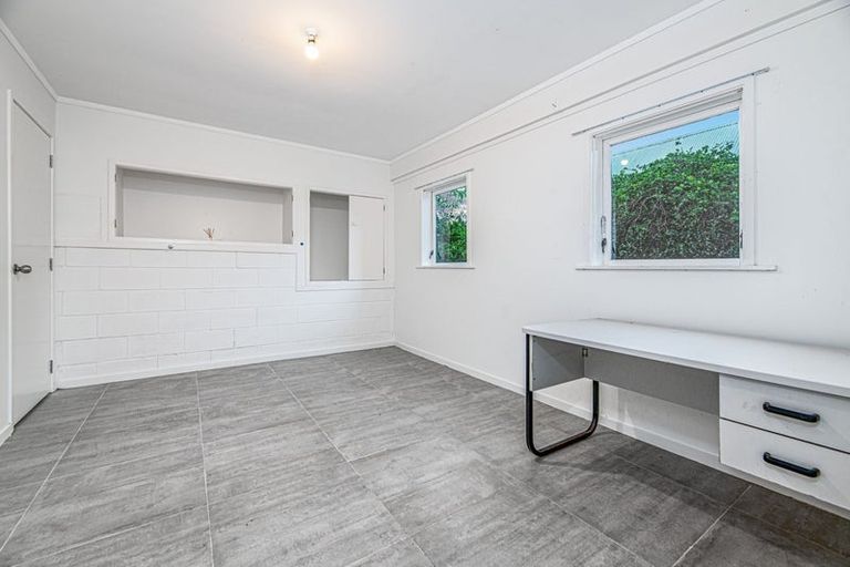 Photo of property in 1/7 Dakota Avenue, Beach Haven, Auckland, 0626