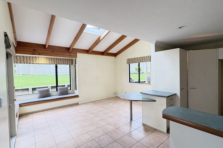 Photo of property in 30 Royal View Road, Te Atatu South, Auckland, 0610