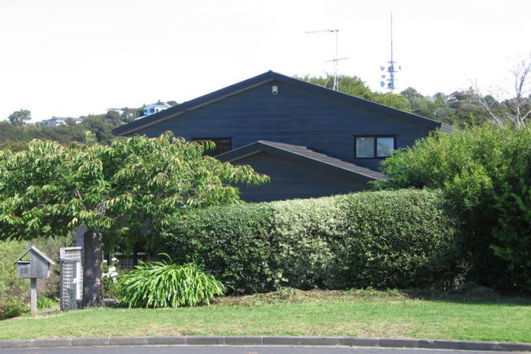 Photo of property in 15 Highwood Grove, Torbay, Auckland, 0630