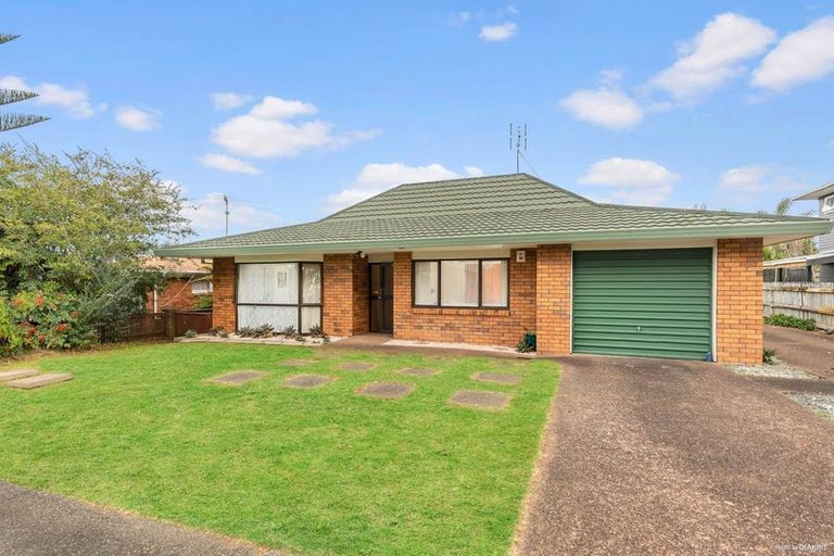 Photo of property in 1/8 Sunnypark Avenue, Rosehill, Papakura, 2113