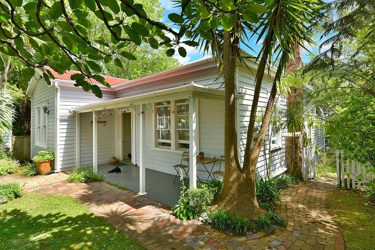 Photo of property in 27 Kowhai Street, Helensville, 0800