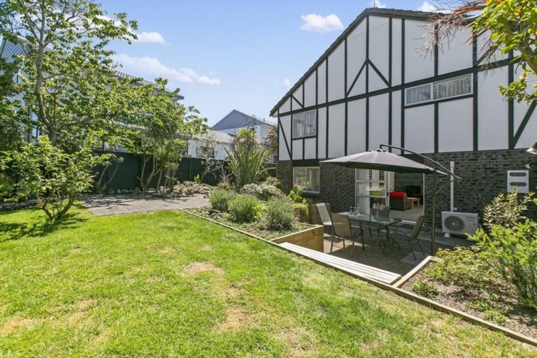 Photo of property in 1/104 Manhattan Heights, Glendene, Auckland, 0602