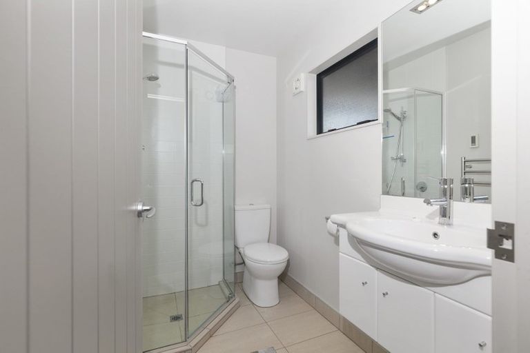 Photo of property in 87 Knights Road, Rothesay Bay, Auckland, 0630