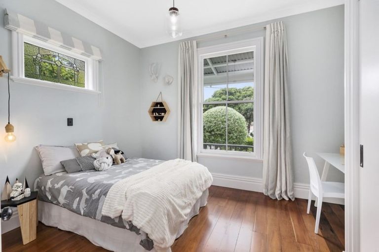 Photo of property in 12 Eden Street, Island Bay, Wellington, 6023