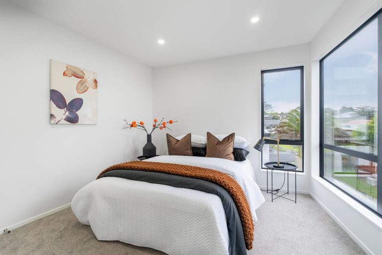 Photo of property in 6/2 Flaunty Place, West Harbour, Auckland, 0618