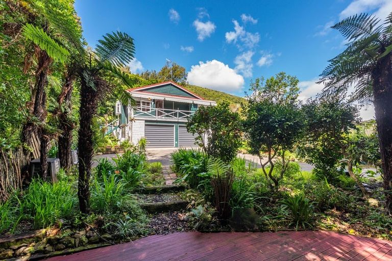 Photo of property in 15b Kakariki Grove, Waikanae, 5036