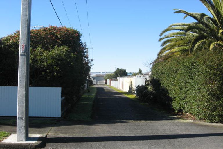 Photo of property in 2 Tait Place, Carterton, 5713