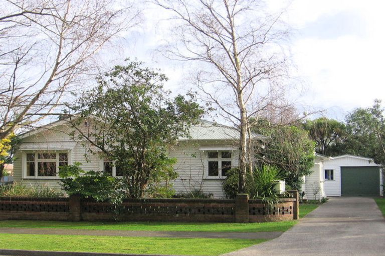 Photo of property in 27 Manapouri Crescent, Hokowhitu, Palmerston North, 4410