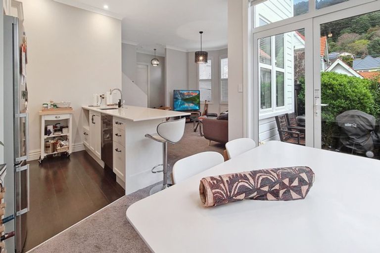 Photo of property in 49 Tinakori Road, Thorndon, Wellington, 6011