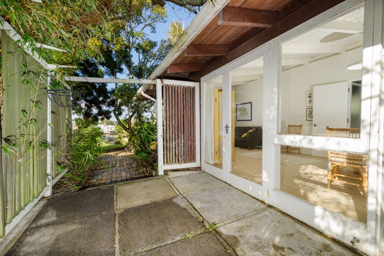 Photo of property in 64 Tiroroa Avenue, Te Atatu South, Auckland, 0610