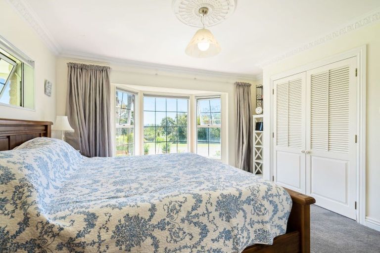 Photo of property in 105 Grassmere Road, Henderson Valley, Auckland, 0612