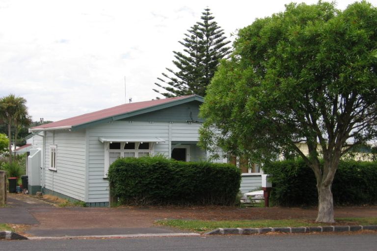 Photo of property in 40 Alberta Street, Point Chevalier, Auckland, 1022