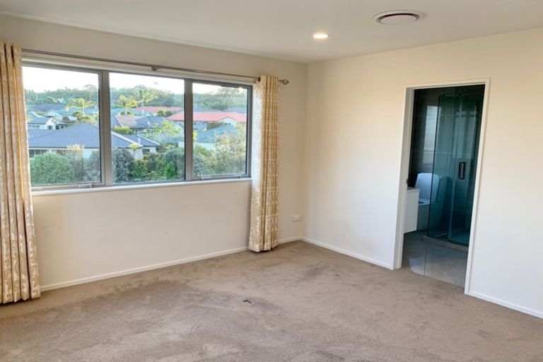 Photo of property in 38 Travis View Drive, Fairview Heights, Auckland, 0632